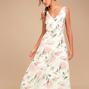 Lulu's floral v-neck sleeveless dress | bridesmaid